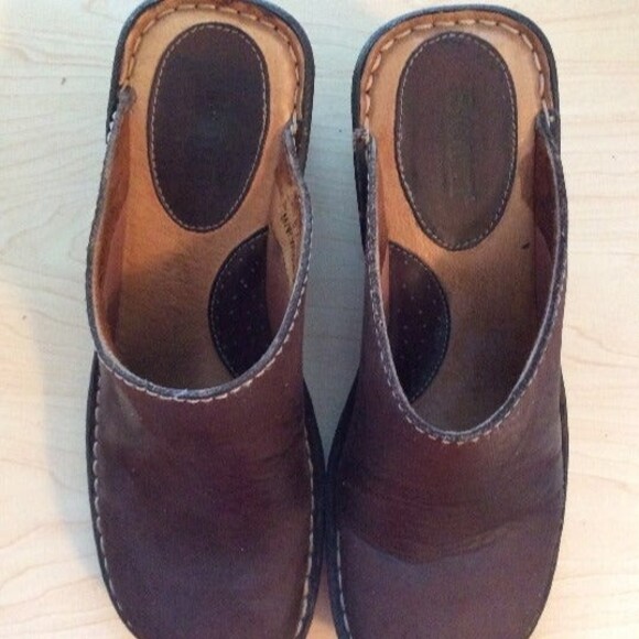 INVENTORY REDUCTION SALE. Born Clogs NB - Picture 1 of 6